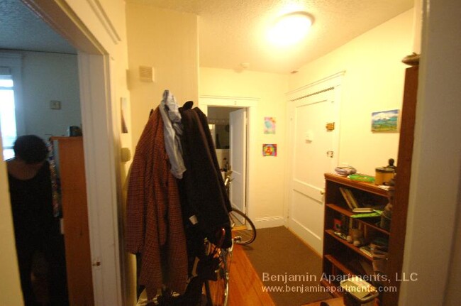 530 Cambridge St, Unit 3A in Boston, MA - Building Photo - Building Photo