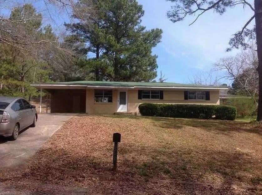 179 Perry St in Ozark, AL - Building Photo