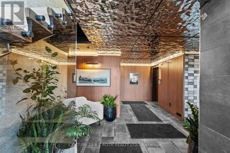 15 Kneeshaw Dr in Barrie, ON - Building Photo - Building Photo