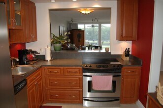 575 Oaks Ln in Pompano Beach, FL - Building Photo - Building Photo