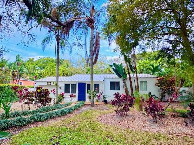 1055 NE 120th St in Biscayne Park, FL - Building Photo