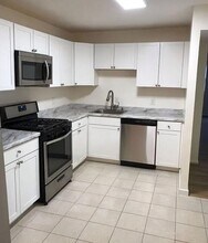 884 Quince Orchard Blvd in Gaithersburg, MD - Foto de edificio - Building Photo