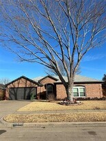 6015 Harwood Crossing Dr in Arlington, TX - Building Photo