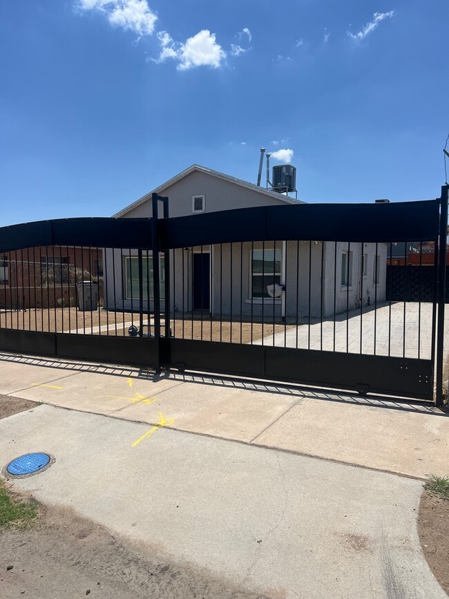 7302 Dale Rd in El Paso, TX - Building Photo - Building Photo
