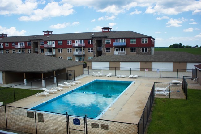 Country View Apartments in East Grand Forks, MN - Building Photo - Building Photo