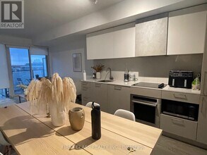 19 Western Battery Rd in Toronto, ON - Building Photo - Building Photo