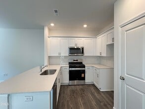 413 Belgian Red Wy in Wake Forest, NC - Foto de edificio - Building Photo