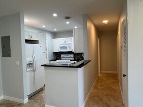 5700 NE 22nd Way, Unit 328 in Fort Lauderdale, FL - Building Photo - Building Photo