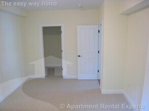 16 Pitman St, Unit 3 in Somerville, MA - Foto de edificio - Building Photo