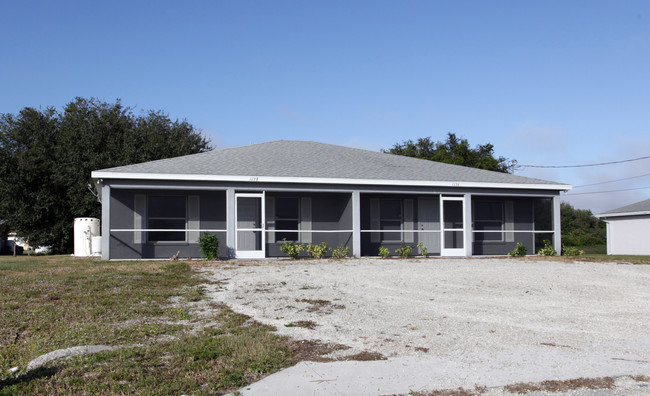 1136-1138 S Hightower Ave in Lehigh Acres, FL - Building Photo - Building Photo