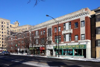 6759-6765 N Sheridan Rd in Chicago, IL - Foto de edificio - Building Photo