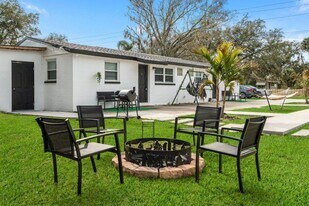 3104 Wallace Branch Rd in Plant City, FL - Building Photo