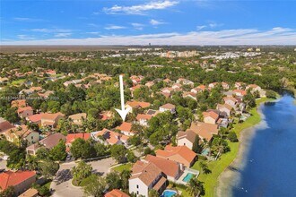 204 Cameron Dr in Weston, FL - Building Photo - Building Photo