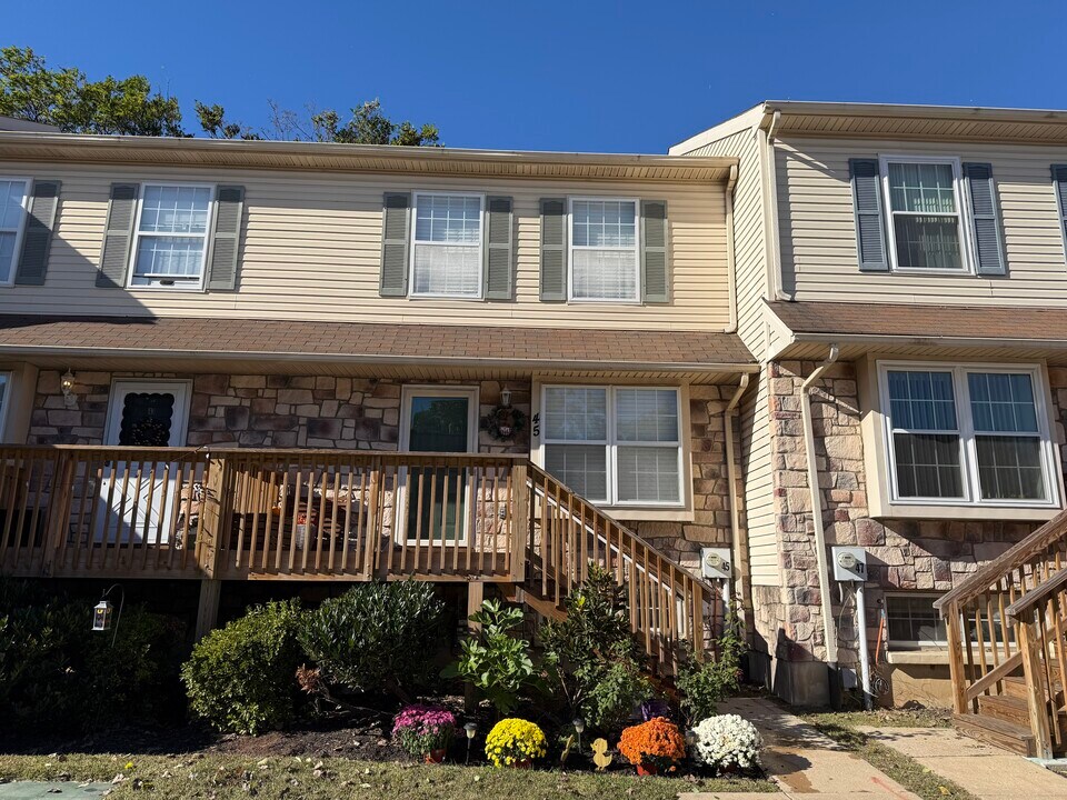 7925 Ridge Ave, Unit 45 in Philadelphia, PA - Foto de edificio