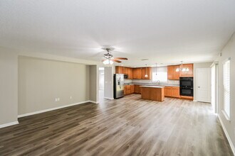 76309 Deerwood Dr in Yulee, FL - Building Photo - Building Photo