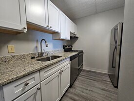 65 N Point Dr, Unit 1 in Boston, MA - Building Photo