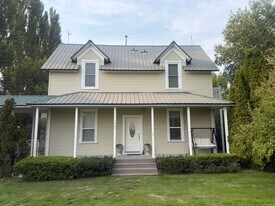 1903 E 100 N in Rexburg, ID - Building Photo
