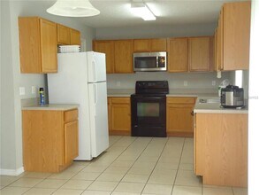 121 Bristol Forest Trail in Sanford, FL - Building Photo - Building Photo