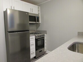 430 N Main St, Unit R in Attleboro, MA - Building Photo - Building Photo