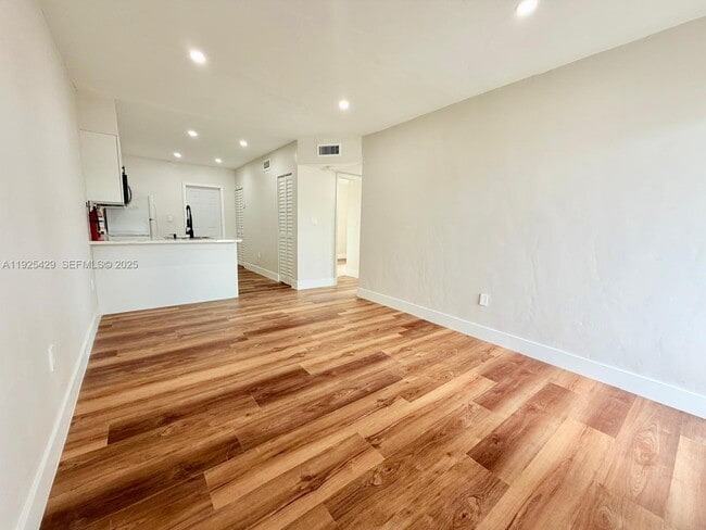 4801 NW 33rd Ave in Miami, FL - Building Photo - Building Photo