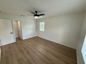 24010 Perkins Rd in Porter, TX - Foto de edificio - Building Photo