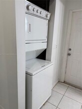 300 SW 9th Ave in Hallandale Beach, FL - Building Photo - Building Photo