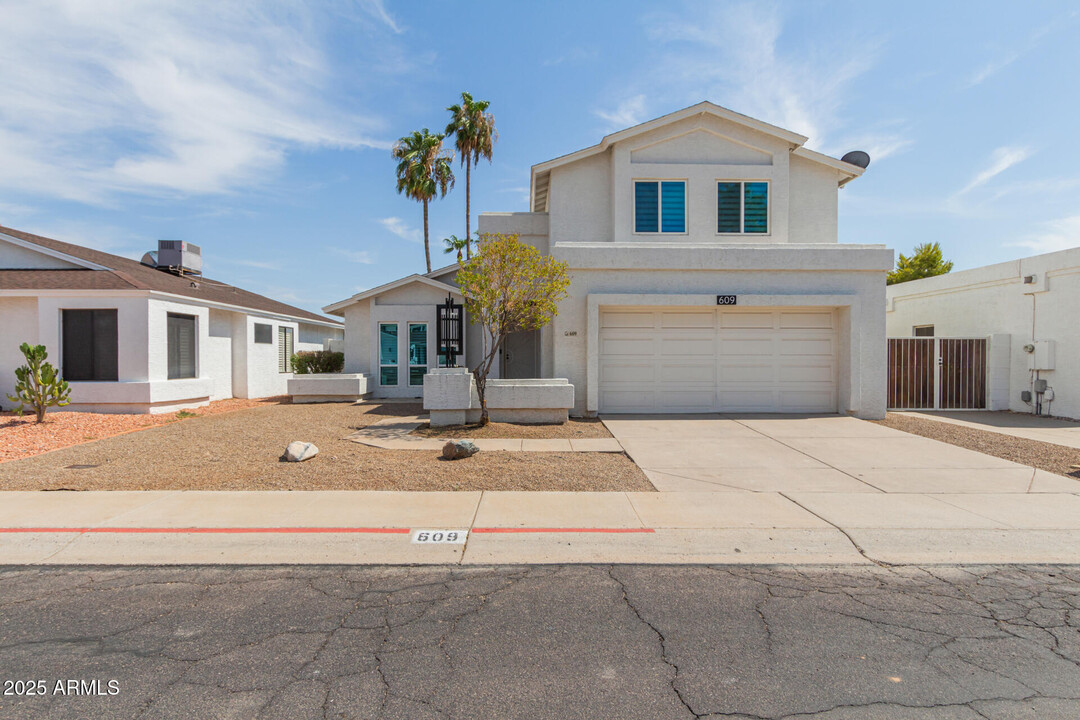 609 W Grandview Rd in Phoenix, AZ - Building Photo