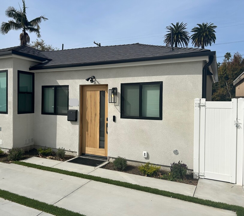 3111 Oakhurst Ave in Los Angeles, CA - Foto de edificio