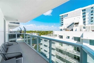 2401 Collins Ave in Miami Beach, FL - Building Photo - Building Photo