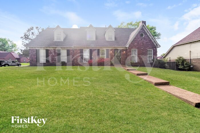 5393 Lake Village Dr in Memphis, TN - Building Photo