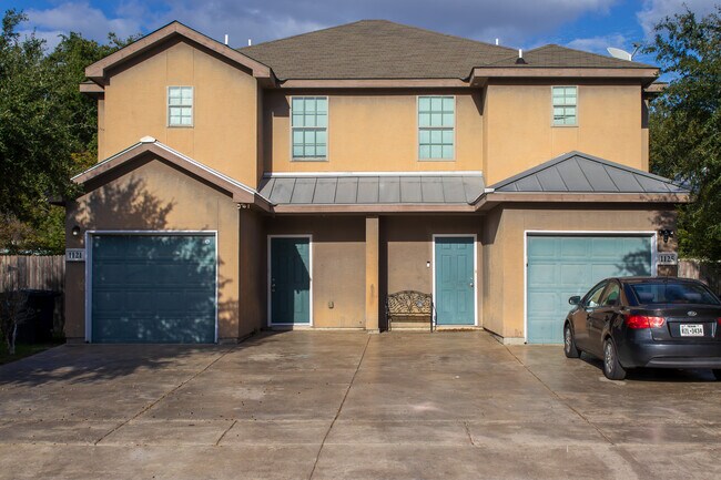 1121 Brown Rock Dr-Unit -1 in New Braunfels, TX - Building Photo - Building Photo