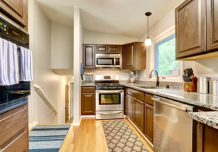 19819 Fairmount Cir in Anchorage, AK - Building Photo - Building Photo