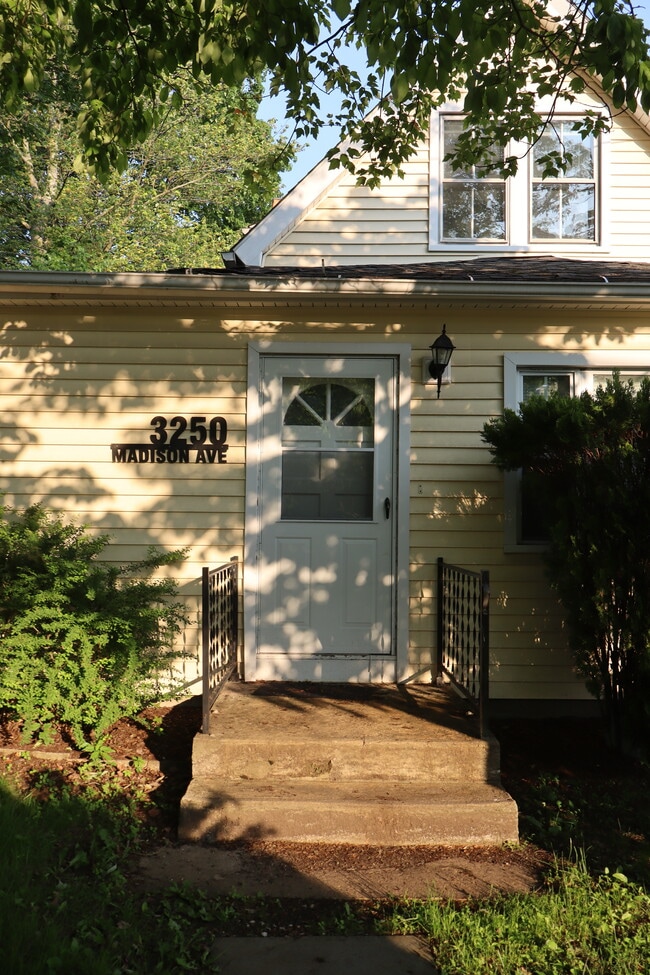 3250 Madison Ave in Bridgeport, CT - Building Photo - Building Photo