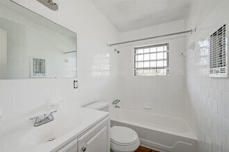 5315 Bellfort Ct in Houston, TX - Building Photo - Building Photo