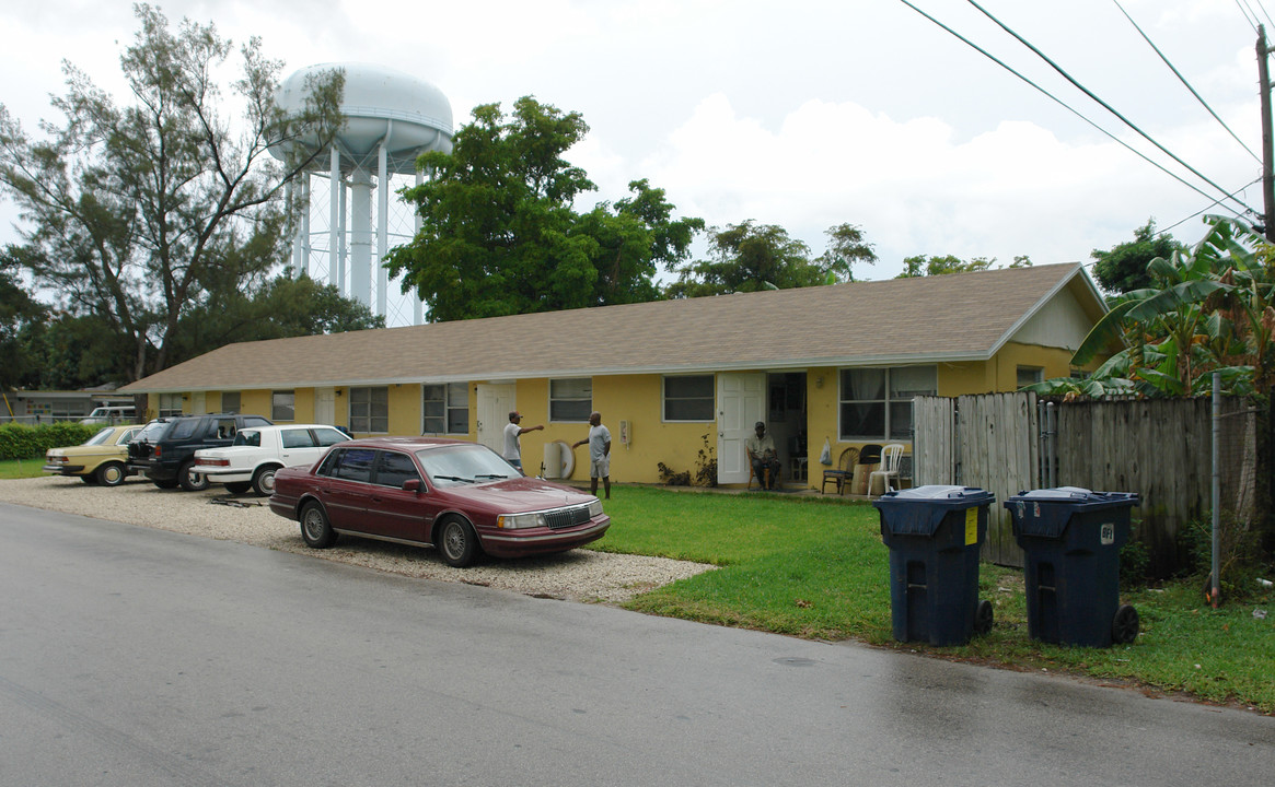 647 NW 3rd Ave in Fort Lauderdale, FL - Building Photo