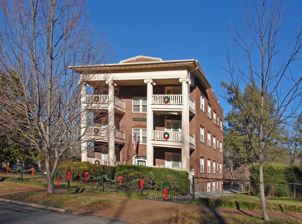 141 Cumberland Cir in Asheville, NC - Foto de edificio