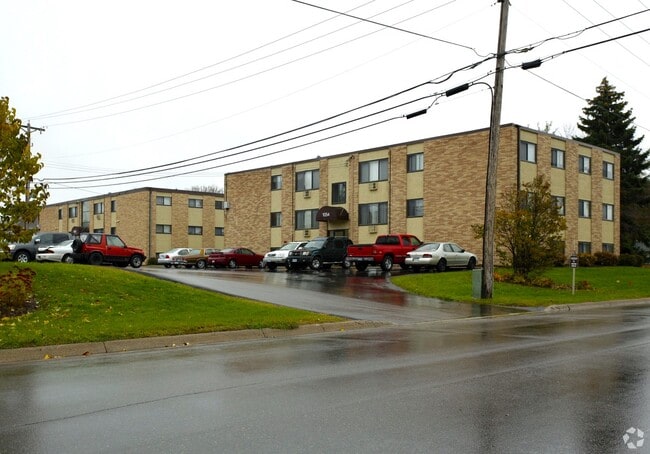 Clark Place Apartments & Townhomes