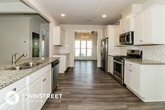 657 Overlook Gln Dr in Lawrenceville, GA - Foto de edificio - Building Photo