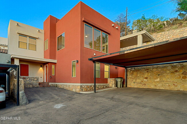 property at 4016 Camelot Heights Dr