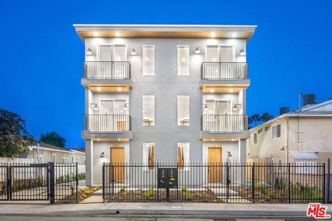 5248 Auckland Ave in Los Angeles, CA - Building Photo - Building Photo