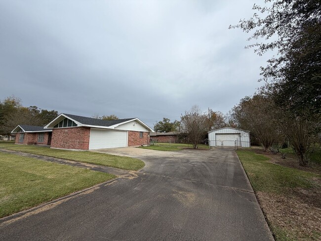 302 Avalon St in Lake Charles, LA - Building Photo - Building Photo