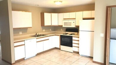 217 Crossing Dr in Normal, IL - Building Photo - Building Photo