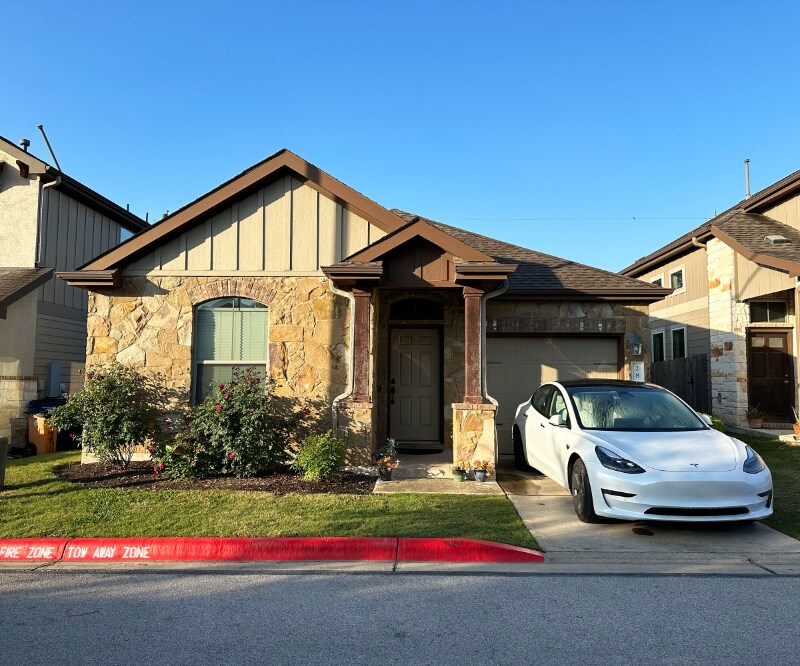 7337 Menchaca Rd in Austin, TX - Building Photo