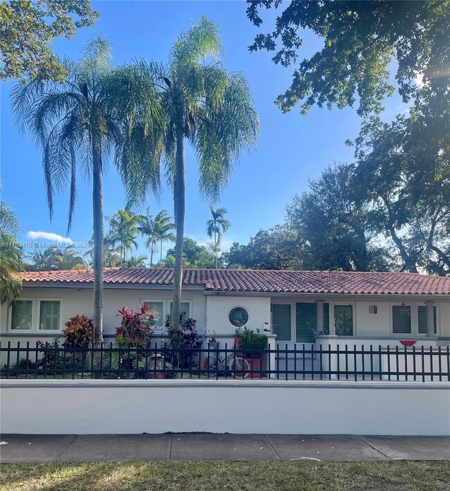 1436 Mantua Ave in Coral Gables, FL - Foto de edificio - Building Photo