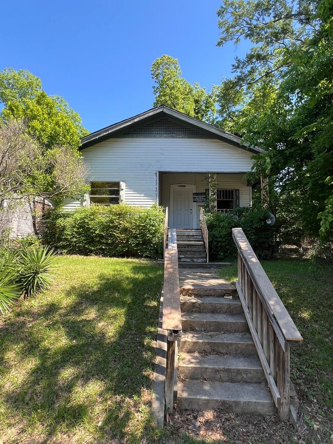 property at 2930 Stonewall St