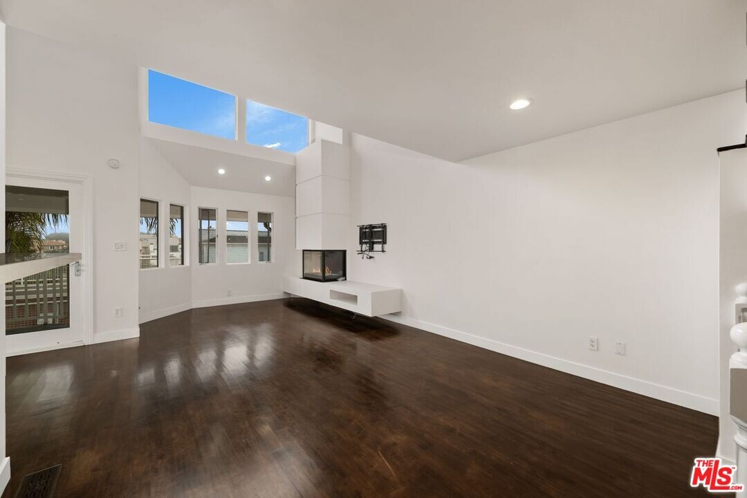 24 Westwind St in Marina Del Rey, CA - Building Photo