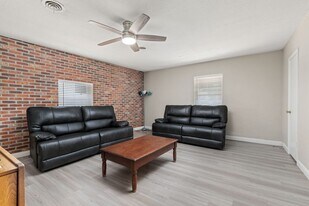905 16th St in Greeley, CO - Building Photo