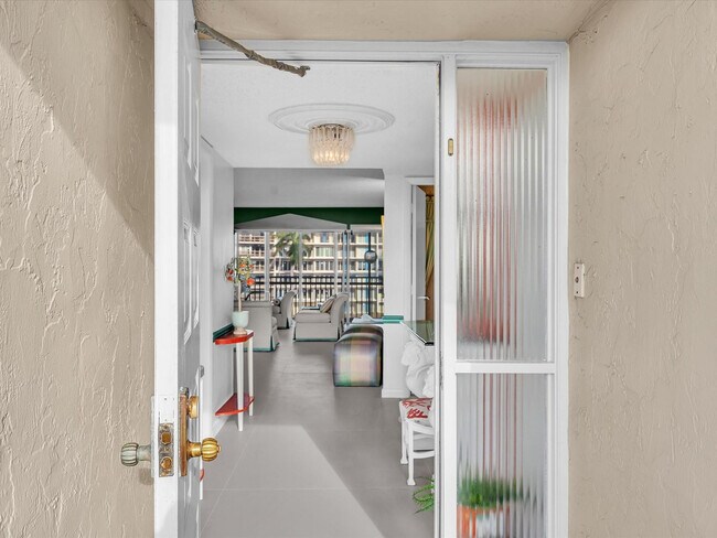 1537 E Hillsboro Blvd in Deerfield Beach, FL - Building Photo - Building Photo