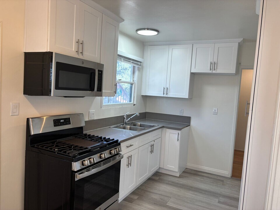 1605-1607 N Verdugo Rd in Glendale, CA - Building Photo