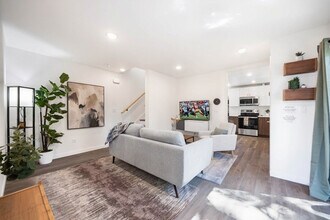 11520 Roosevelt Way NE in Seattle, WA - Building Photo - Building Photo